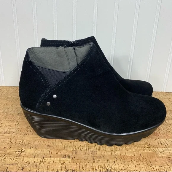 skechers women's parallel ditto asymmetrical collar suede bootie ankle